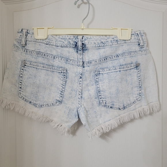 Mossimo Size 8 / 29 Acid Wash Lace Accent Denim Short-Shorts Excellent Used Cond - Picture 2 of 10